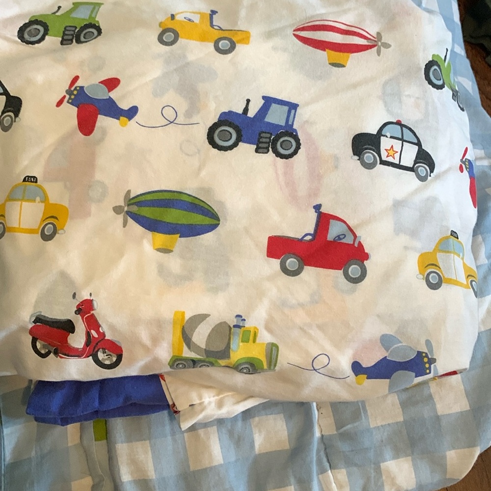Twin Bed comforter and sheet set